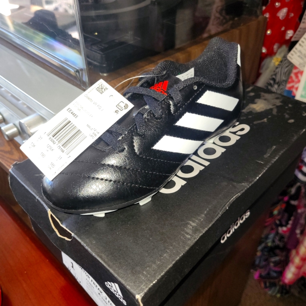 Adidas football/soccer cleats size:1*Brand new!!! Retail price:$60 sale:$25
